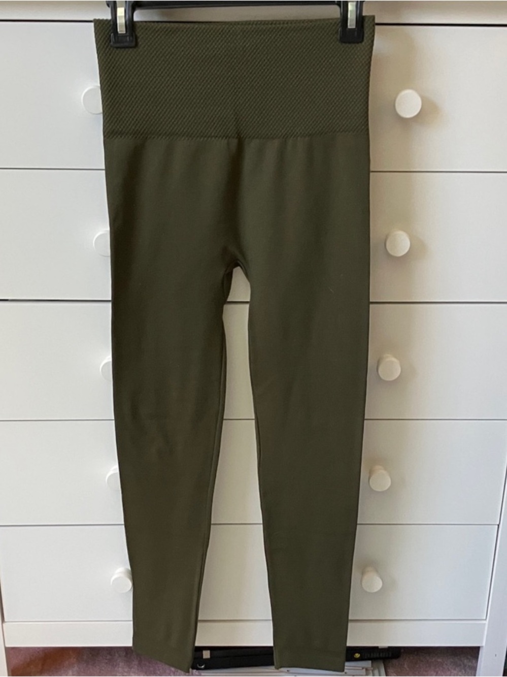 🌿 NWOT YELEYE BOUTIQUE OSFM OLIVE GREEN FLEECE LINED LEGGINGS